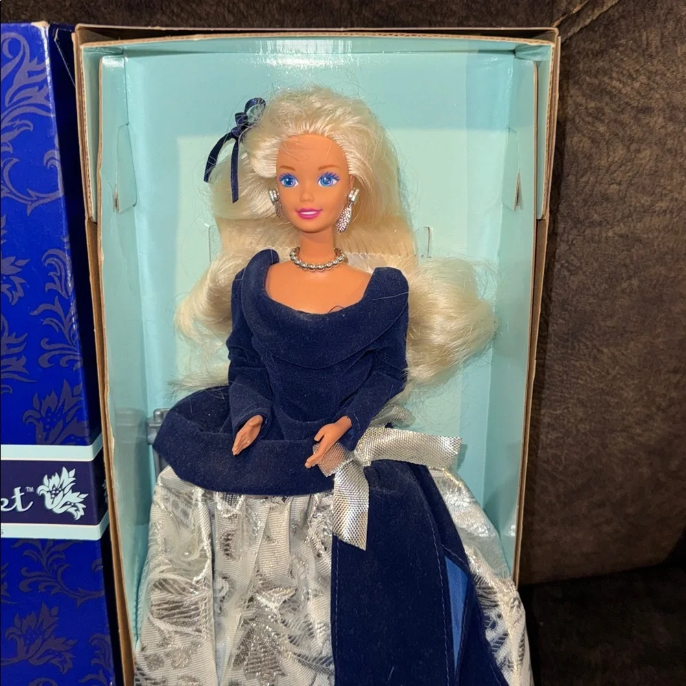 Vintage Winter Velvet Barbie Doll Special Edition Avon Exclusive 1995 Mattel New
